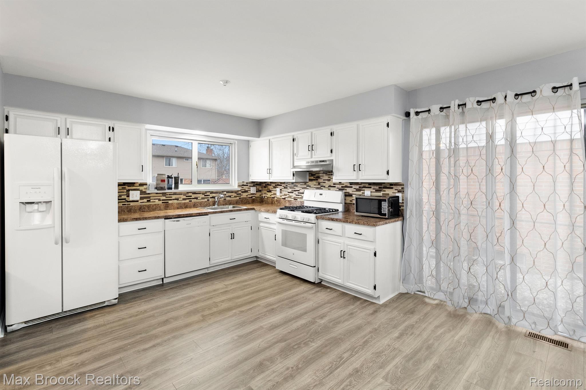 43722 Hanford Road Canton, MI 48187 - Photo 17 of 29 Gallery Image 17