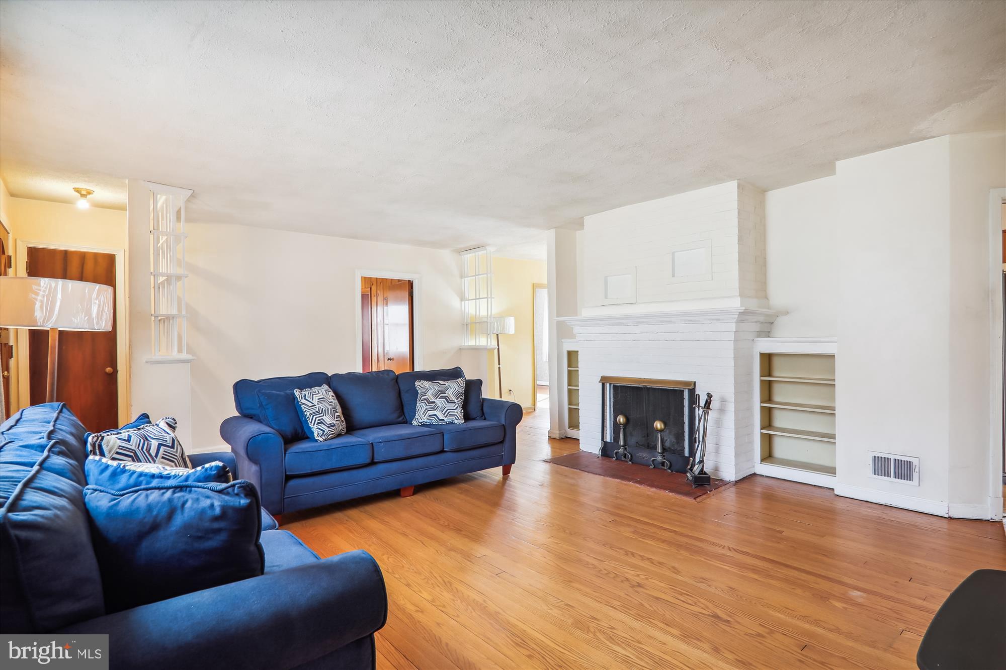 2700 Ross Road Chevy Chase, MD 20815 - Photo 14 of 54 Living Room