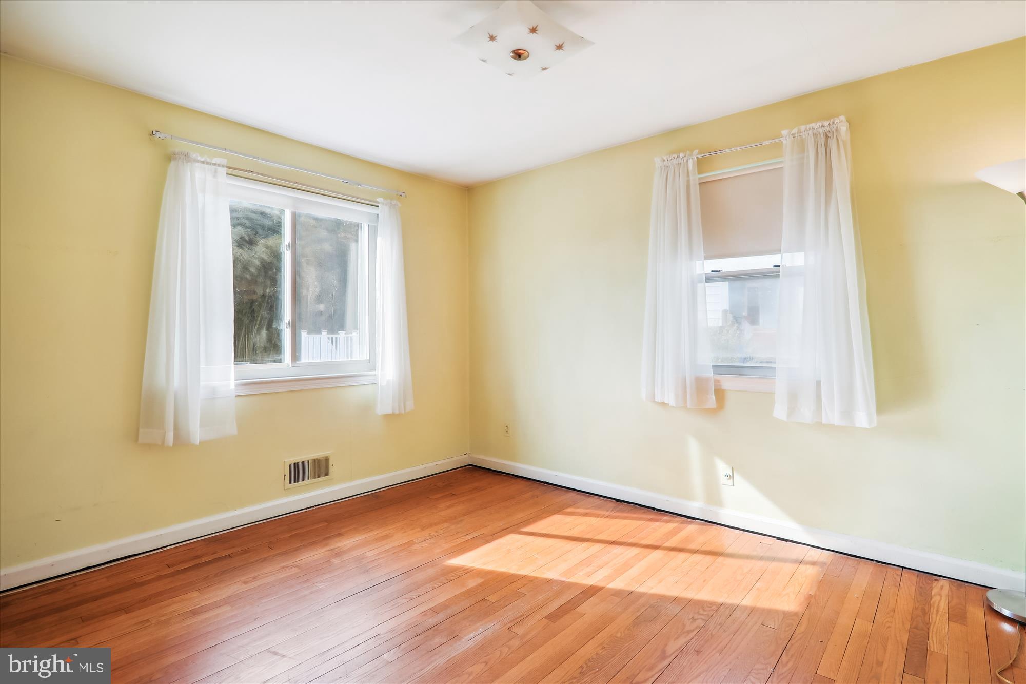 2700 Ross Road Chevy Chase, MD 20815 - Photo 18 of 54 Bedroom 2