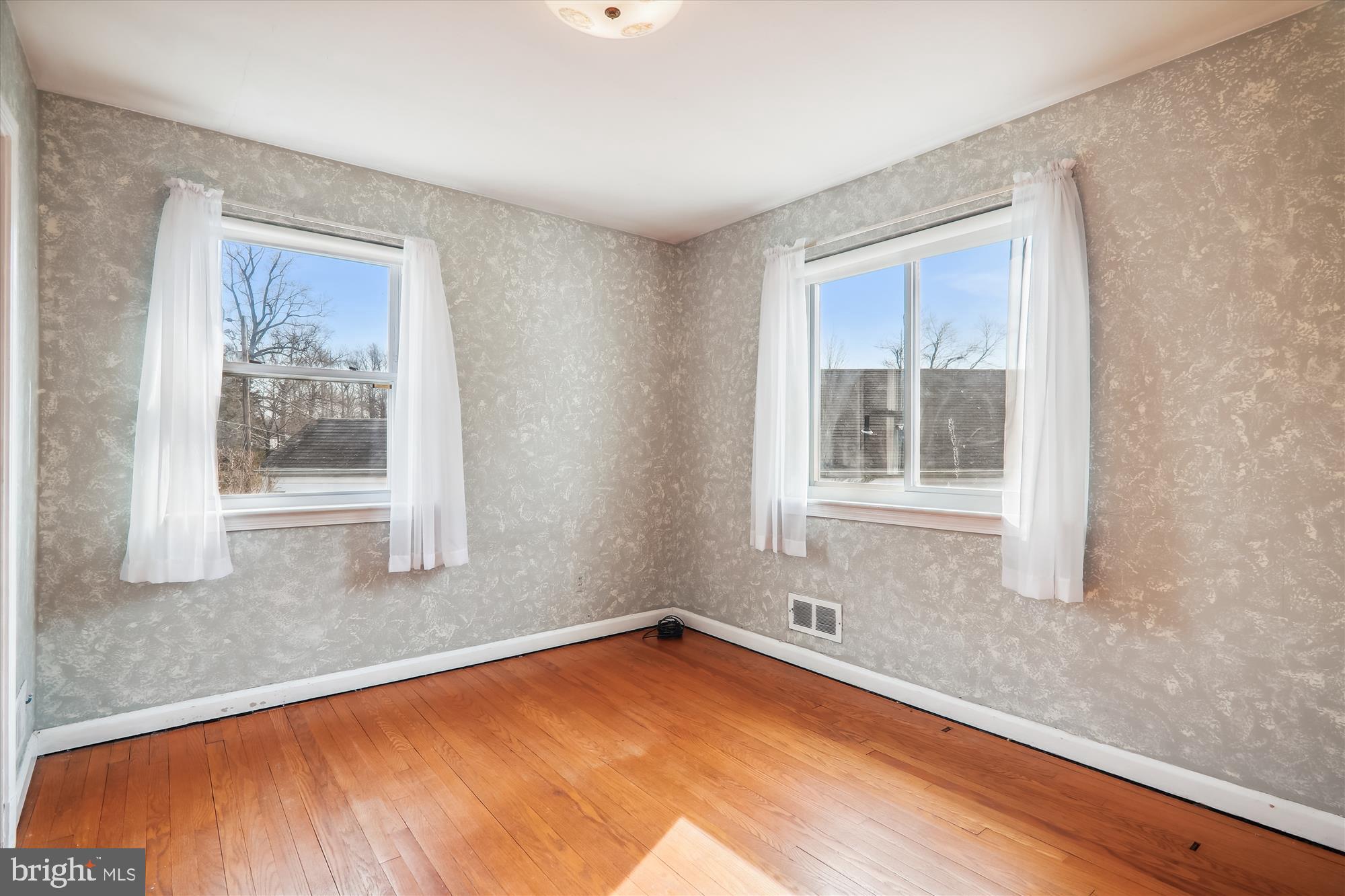 2700 Ross Road Chevy Chase, MD 20815 - Photo 19 of 54 Bedroom 3