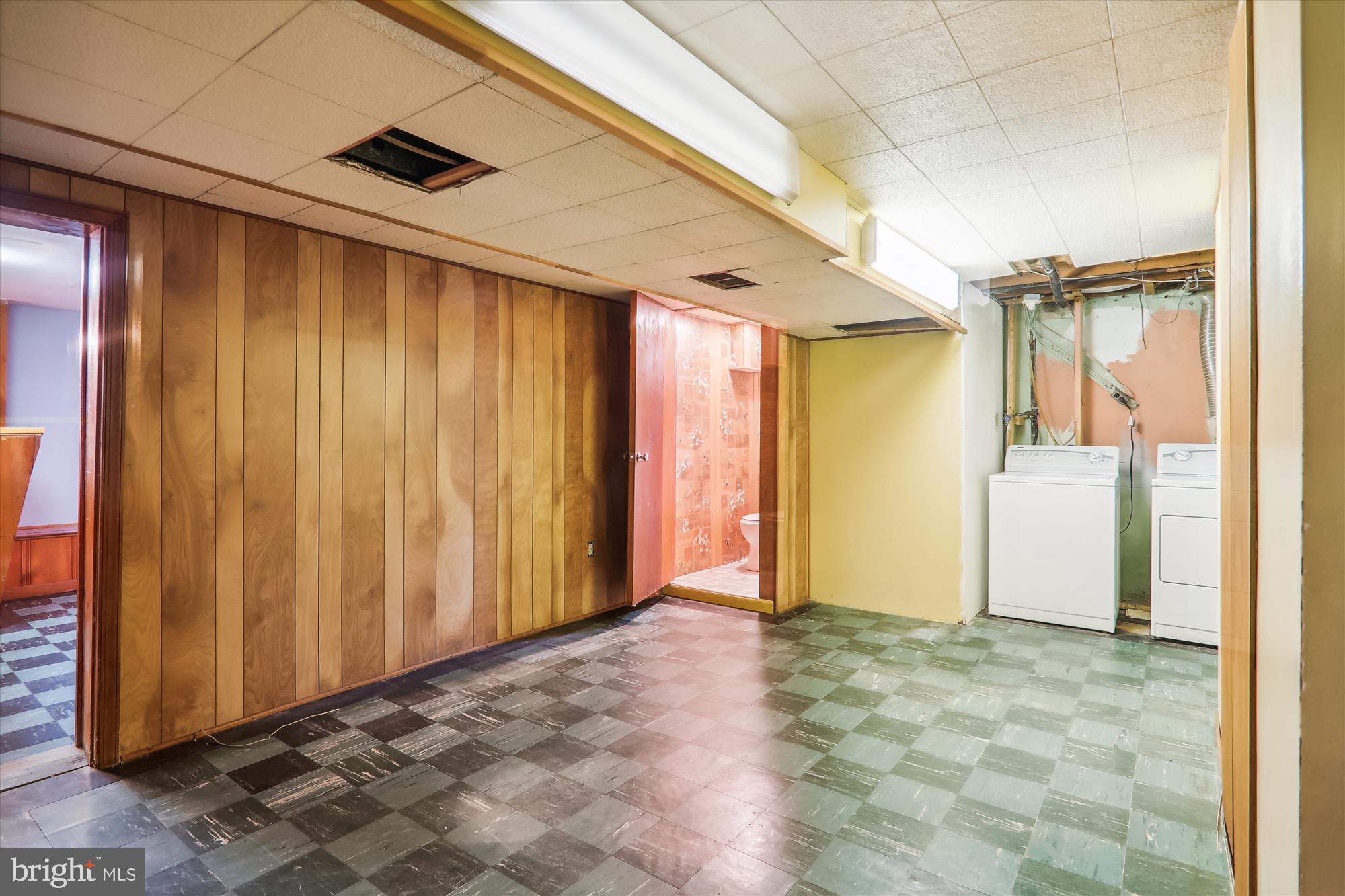 2700 Ross Road Chevy Chase, MD 20815 - Photo 34 of 54 Laundry