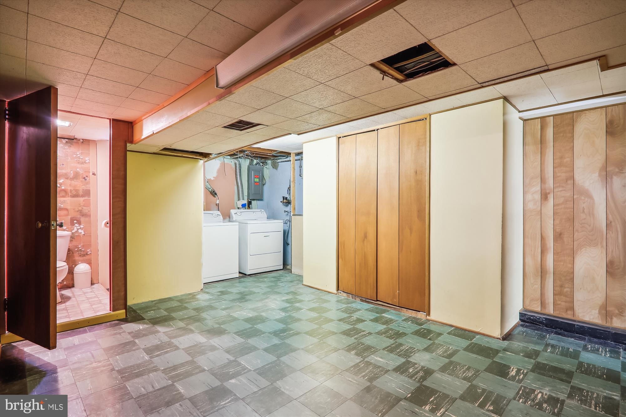 2700 Ross Road Chevy Chase, MD 20815 - Photo 35 of 54 Laundry