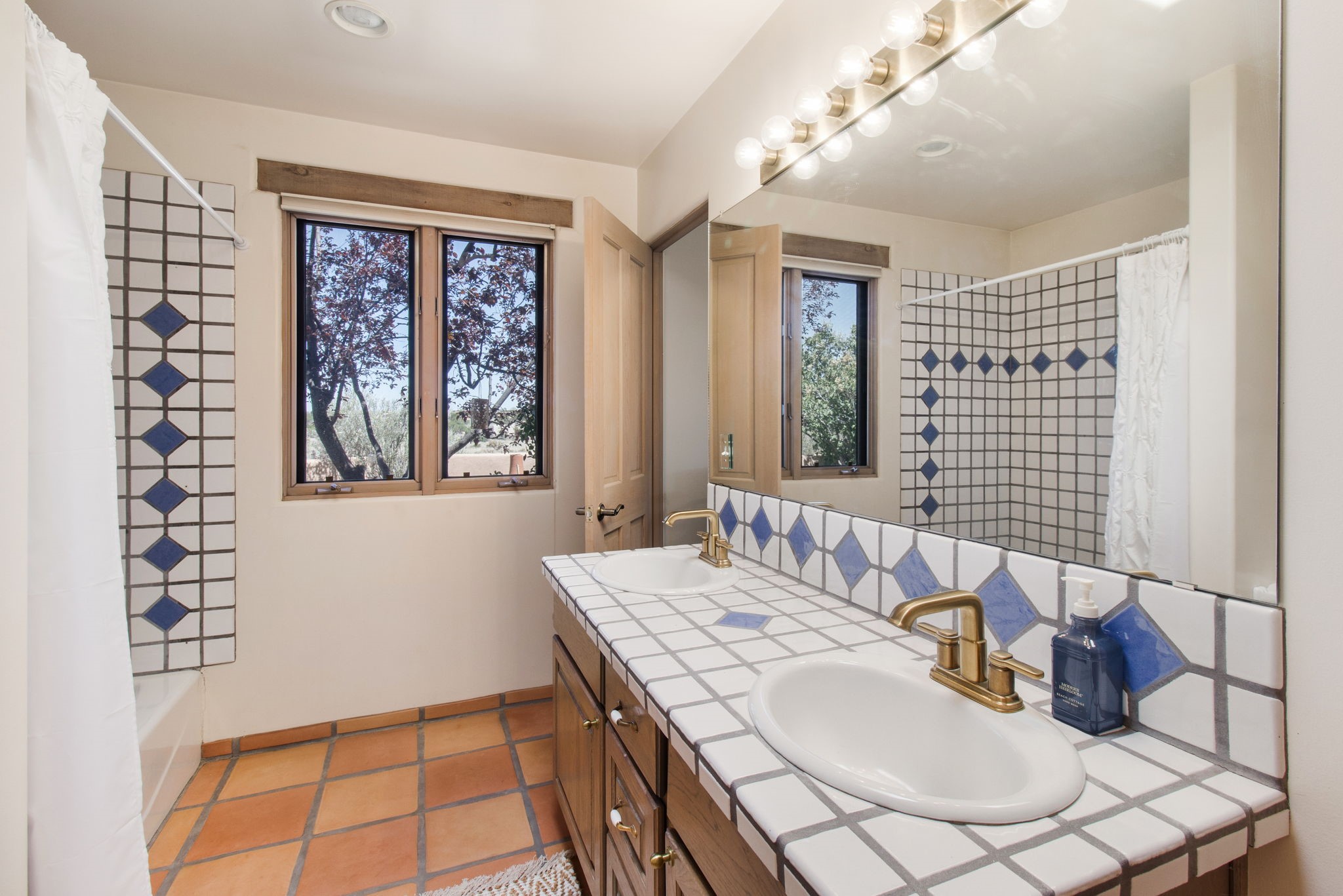 23 Monterey Road Santa Fe, NM 87508 - Photo 14 of 23 Guest bath with double sinks