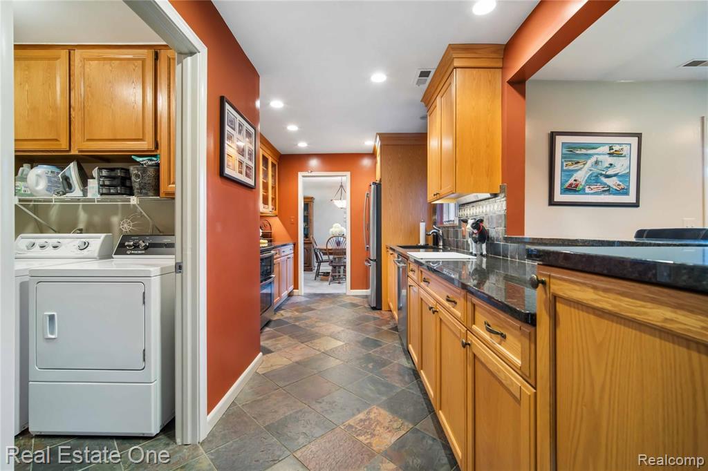 2383 Bevington Road Rochester Hills, MI 48309 - Photo 14 of 32