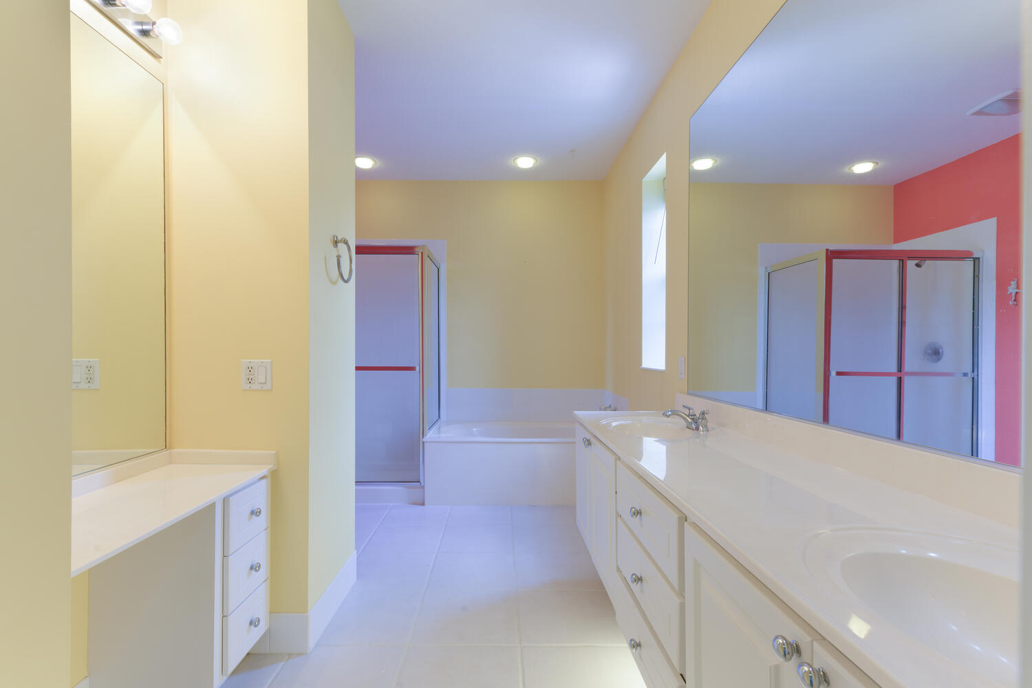 244 Barbados Drive Jupiter, FL 33458 - Photo 26 of 51 a spacious bathroom with a bathtub sink and mirror