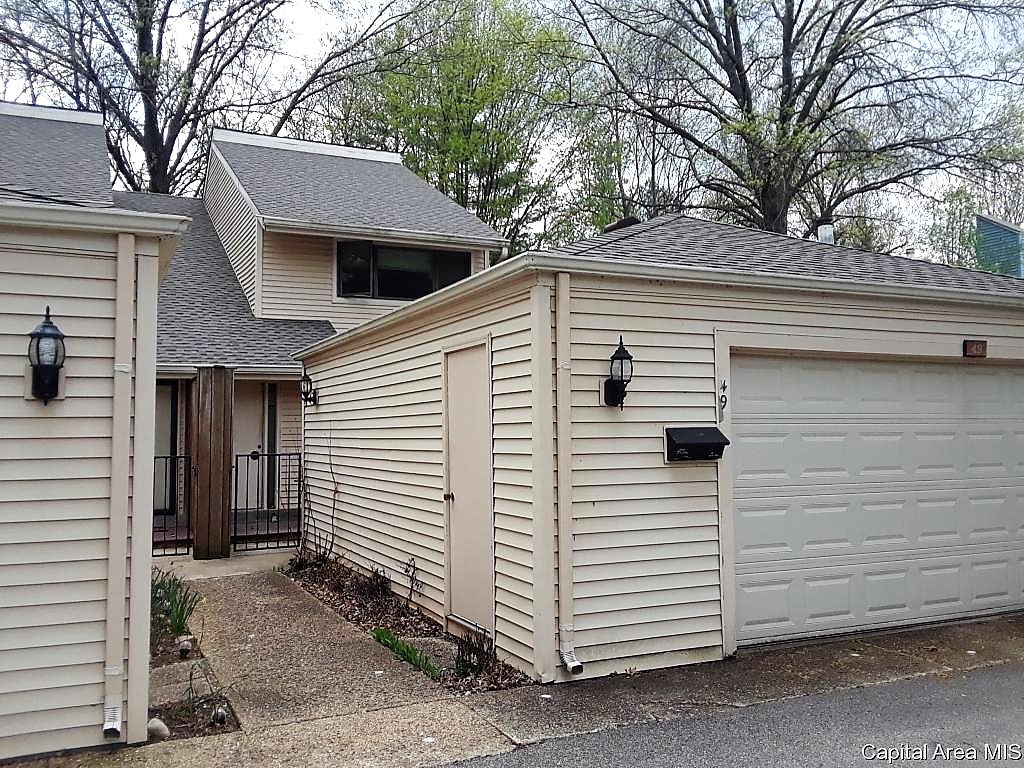 49 Country Place Springfield, IL 62703 - Photo 2 of 20