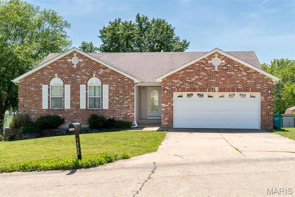 $259,900 | 1383 Oak Ridge Estates Drive, St. Clair, MO 63077