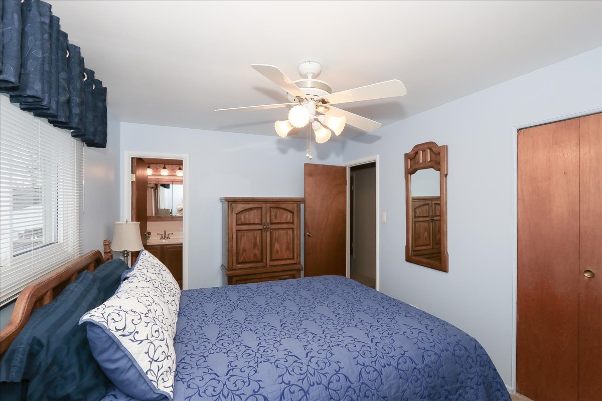 1335 Gentry Road Hoffman Estates, IL 60169 - Photo 16 of 33 a living room with furniture chandelier and window