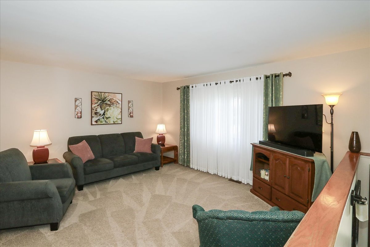1335 Gentry Road Hoffman Estates, IL 60169 - Photo 7 of 33 a living room with furniture and a flat screen tv