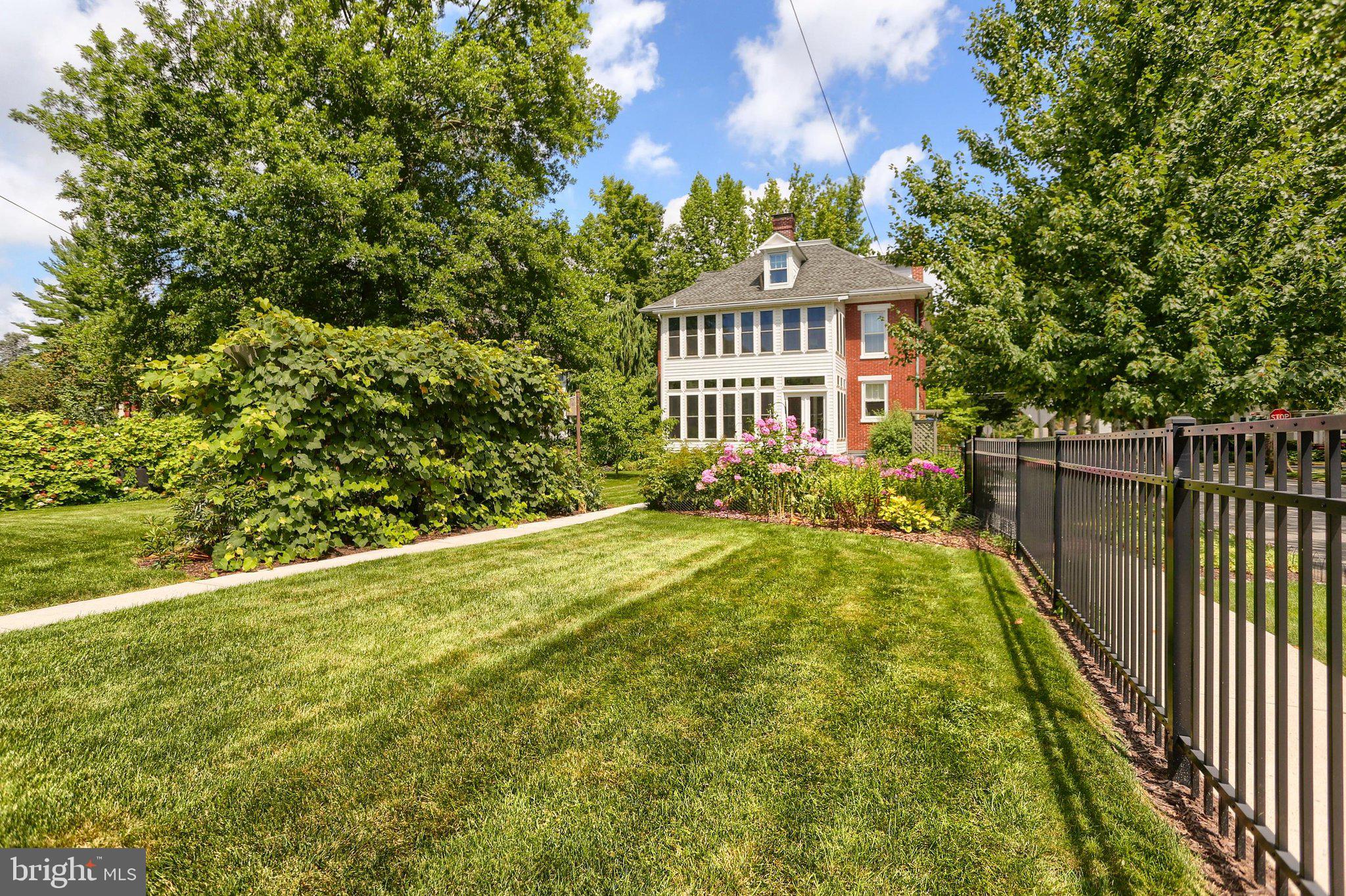 90 East Ridge Street Carlisle, PA 17013 - Photo 42 of 51 Meticulous yard