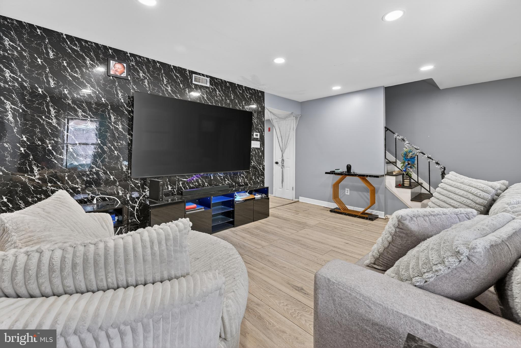 12 Ridgewood Place Willingboro, NJ 08046 - Photo 2 of 15 living room