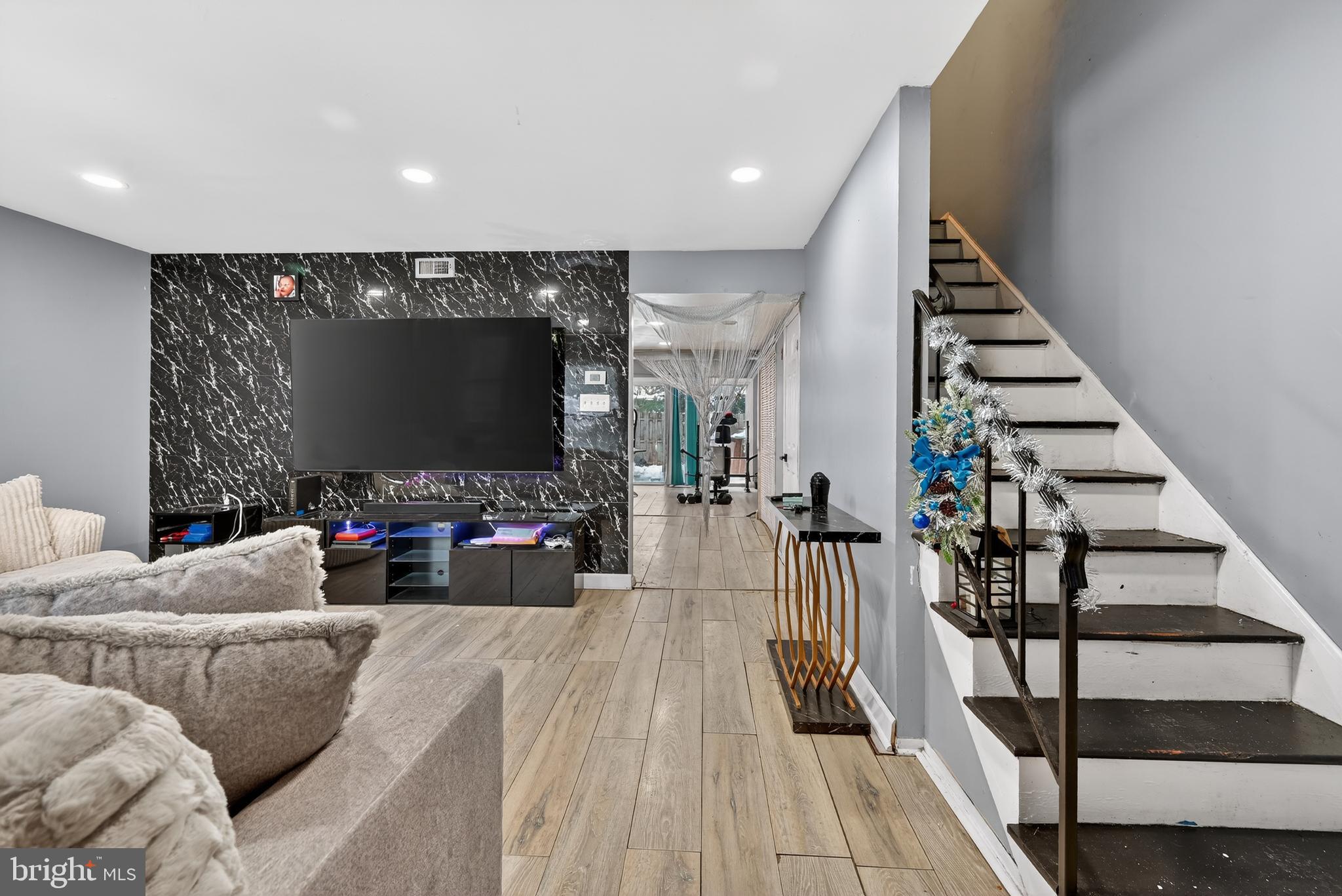 12 Ridgewood Place Willingboro, NJ 08046 - Photo 4 of 15 living room