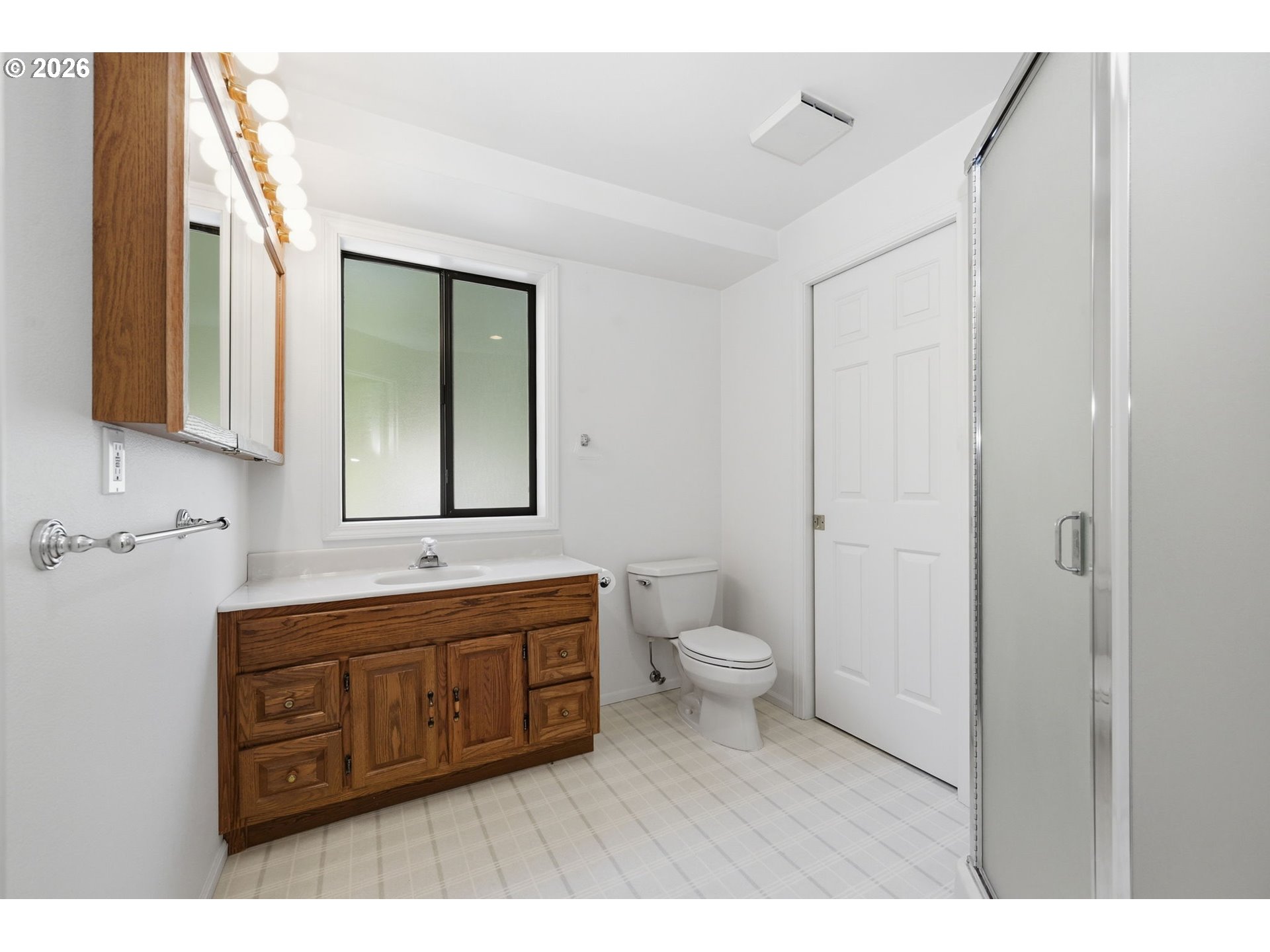 90966 Hill Road Springfield, OR 97478 - Photo 21 of 48 Bathroom