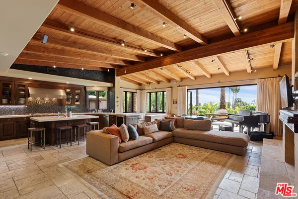 $3,995,000 | 27409 Pacific Coast Highway, Malibu, CA 90265