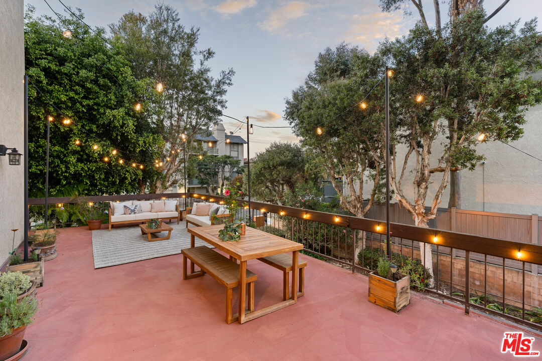 8180 Manitoba Street, Unit 102 Playa del Rey, CA 90293 - Photo 1 of 29