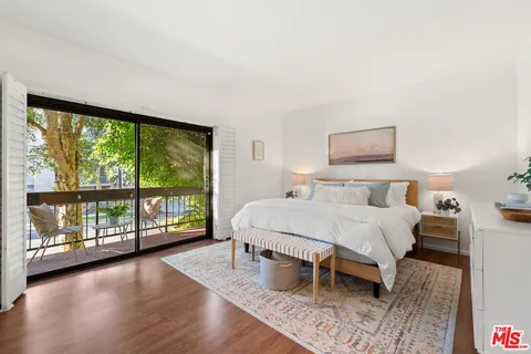 $949,000 | 8180 Manitoba Street, Unit 102, Playa del Rey, CA 90293