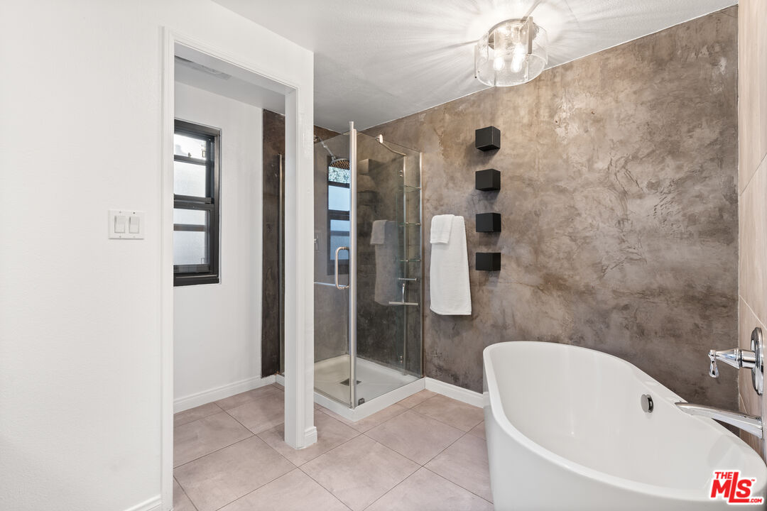 8180 Manitoba Street, Unit 102 Playa del Rey, CA 90293 - Photo 15 of 29