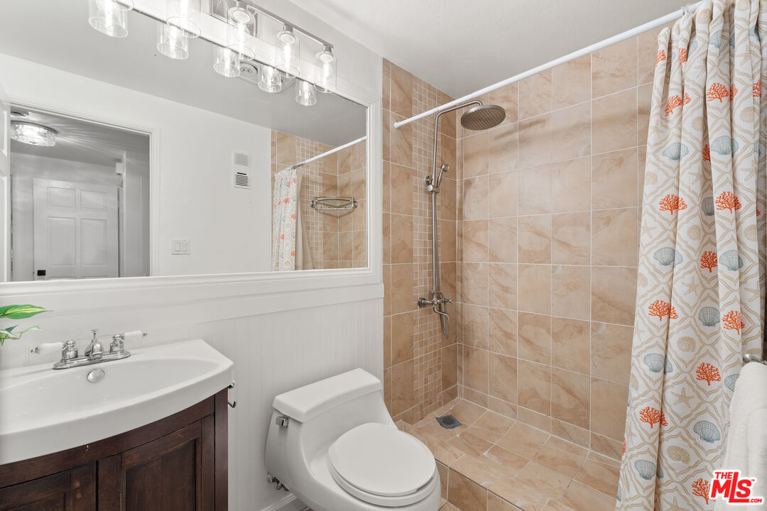 8180 Manitoba Street, Unit 102 Playa del Rey, CA 90293 - Photo 18 of 29