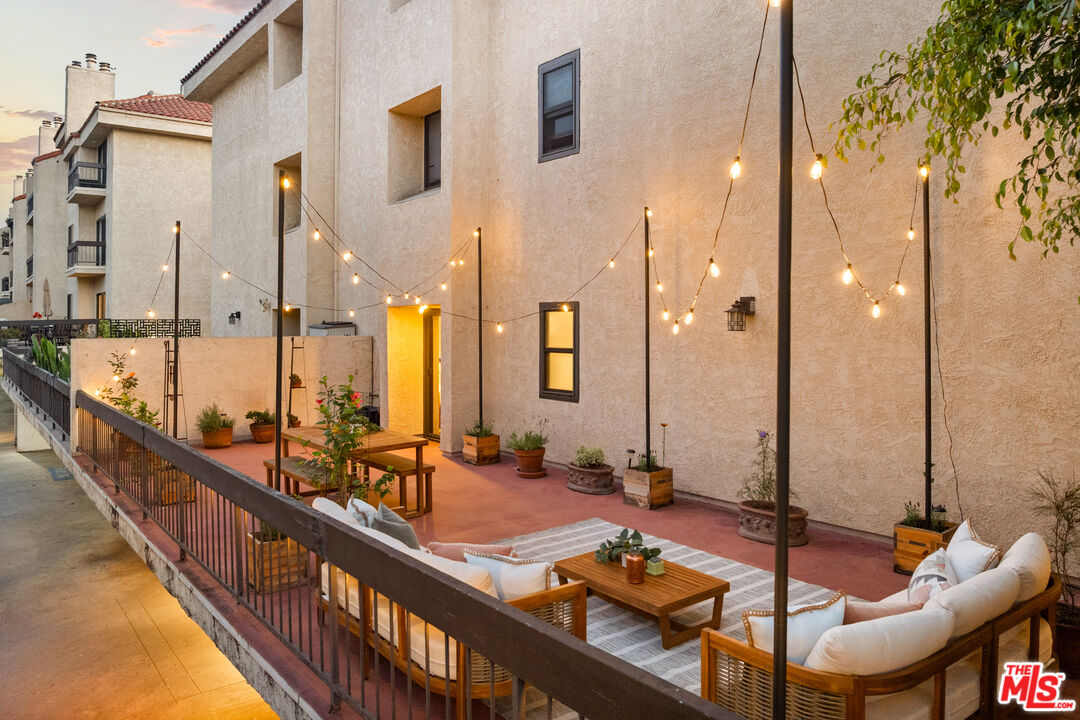 8180 Manitoba Street, Unit 102 Playa del Rey, CA 90293 - Photo 2 of 29