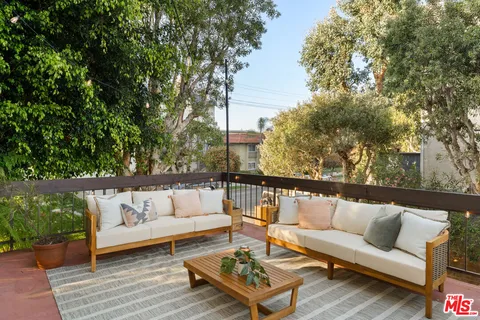 $949,000 | 8180 Manitoba Street, Unit 102, Playa del Rey, CA 90293