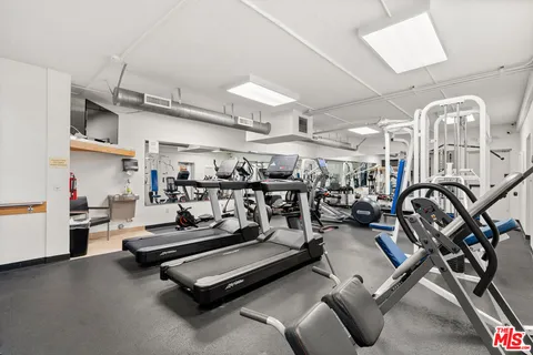 $949,000 | 8180 Manitoba Street, Unit 102, Playa del Rey, CA 90293