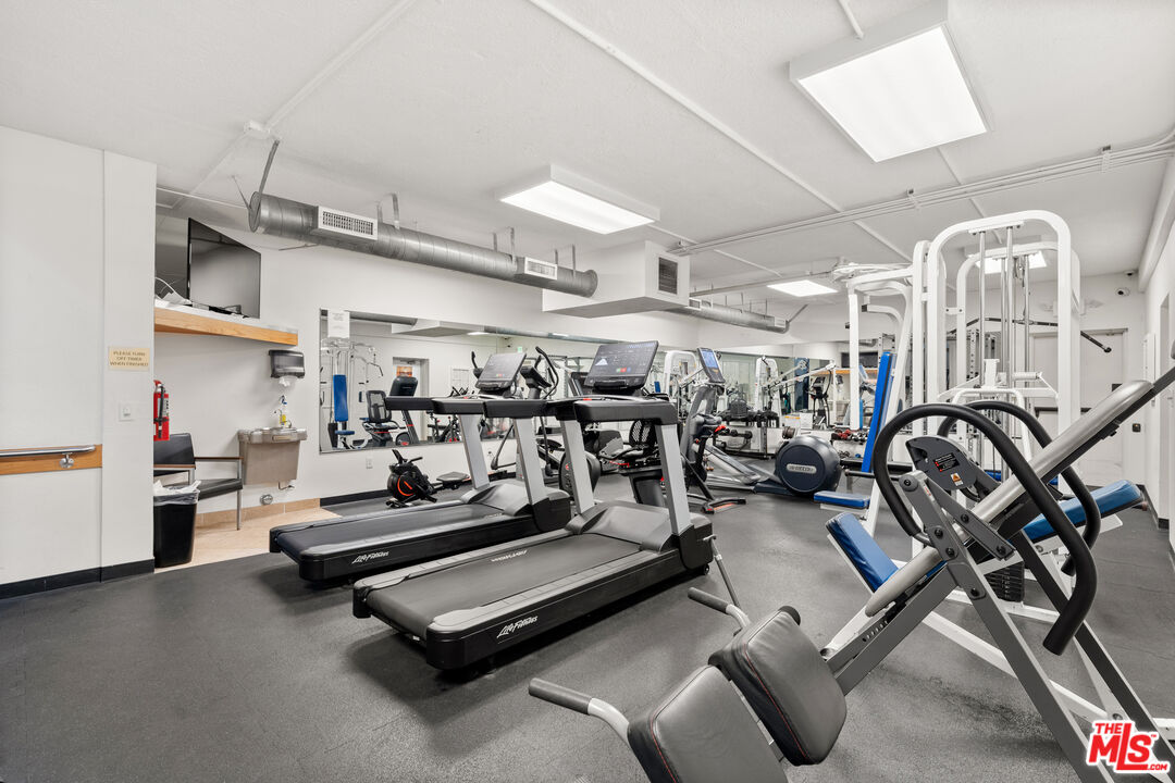 8180 Manitoba Street, Unit 102 Playa del Rey, CA 90293 - Photo 25 of 29