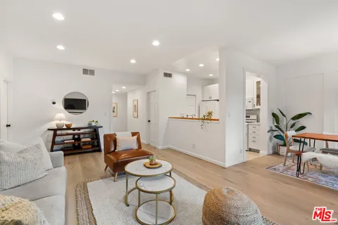 $949,000 | 8180 Manitoba Street, Unit 102, Playa del Rey, CA 90293