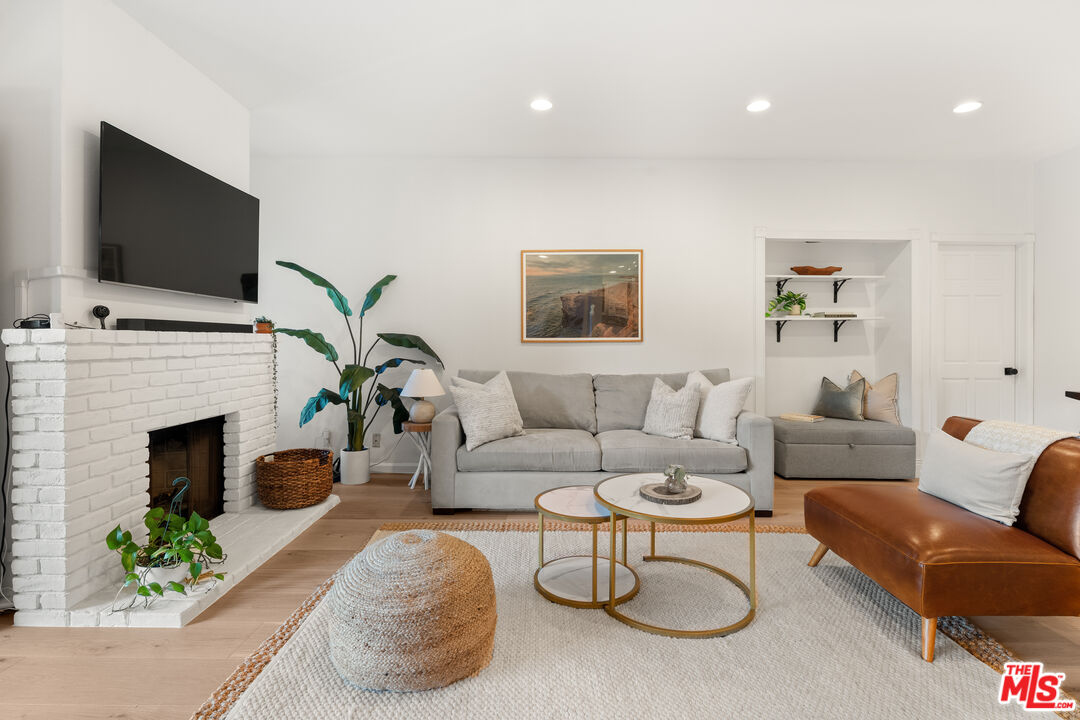 8180 Manitoba Street, Unit 102 Playa del Rey, CA 90293 - Photo 4 of 29