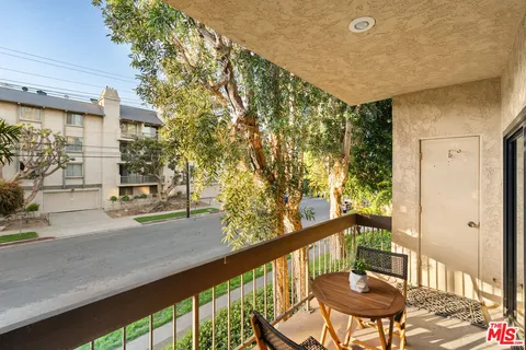 $949,000 | 8180 Manitoba Street, Unit 102, Playa del Rey, CA 90293