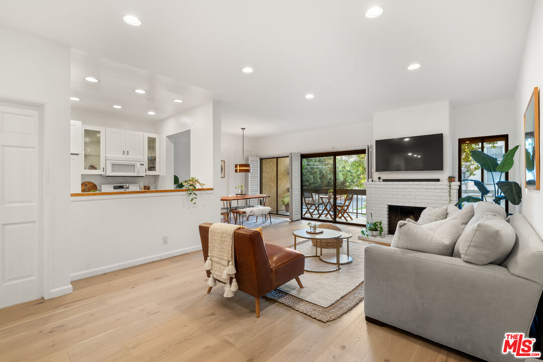 8180 Manitoba Street, Unit 102 Playa del Rey, CA 90293 - Photo 7 of 29