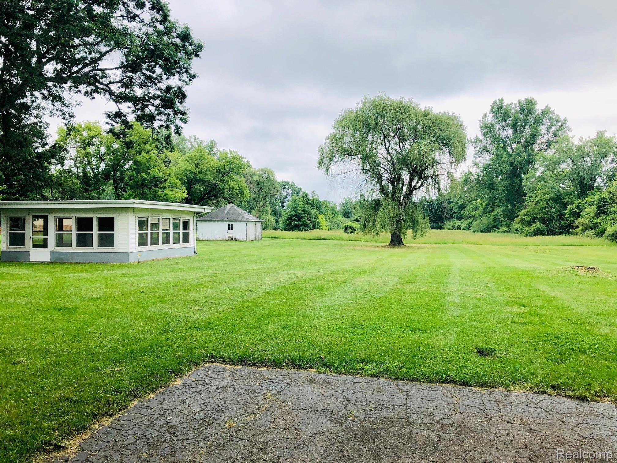 28015 King Road Romulus, MI 48174 - Photo 11 of 47 k8.jpg