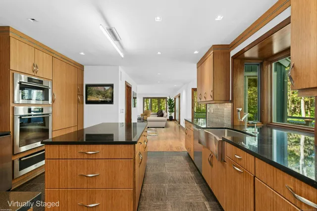 $985,000 | 90 Old Stagecoach Road, Redding, CT 06896