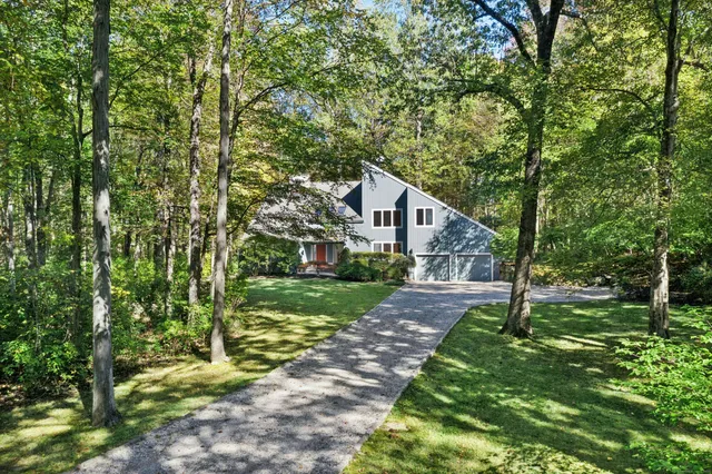 a view of a yard in front of house