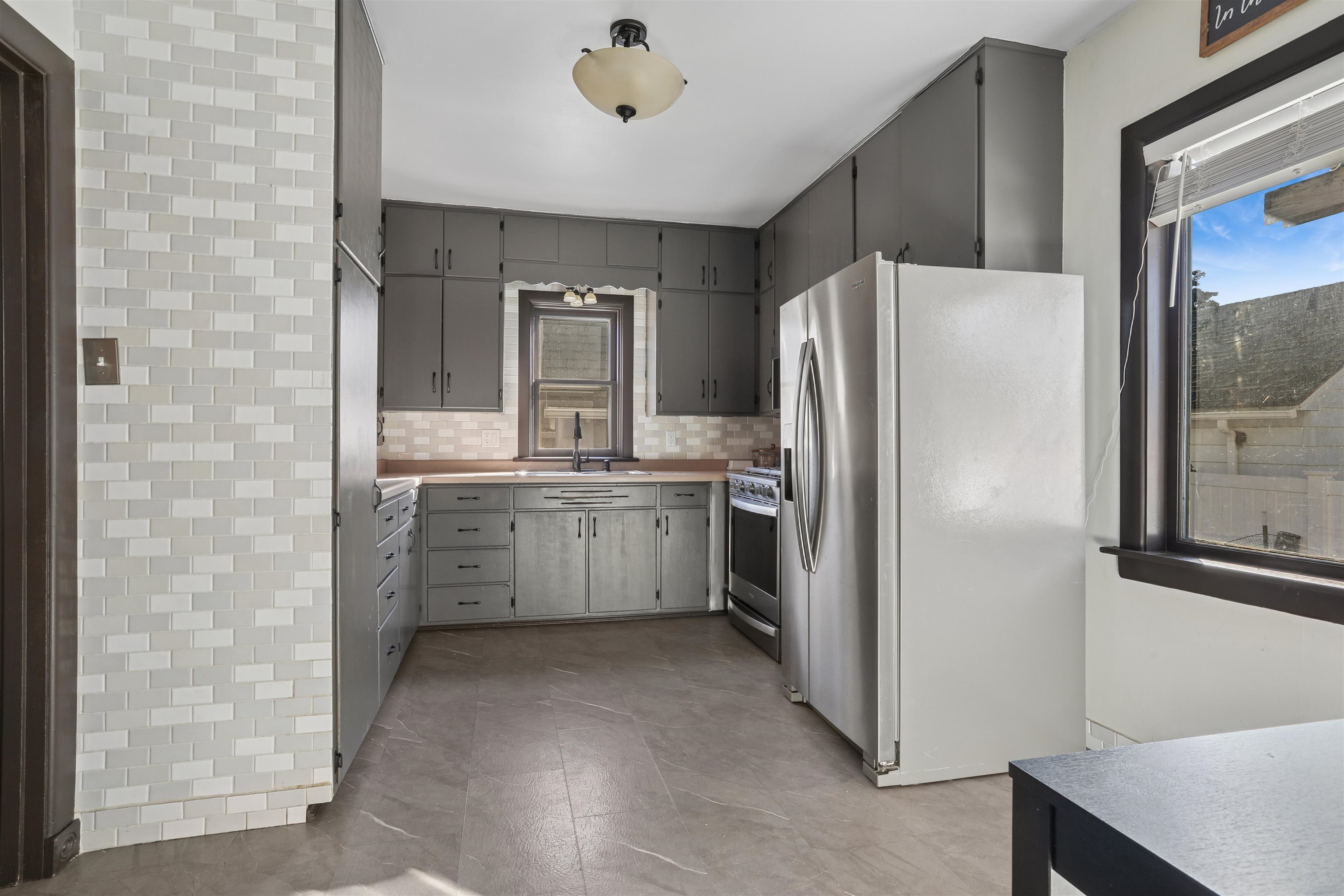 2708 School Street Two Rivers, WI 54241 - Photo 7 of 20