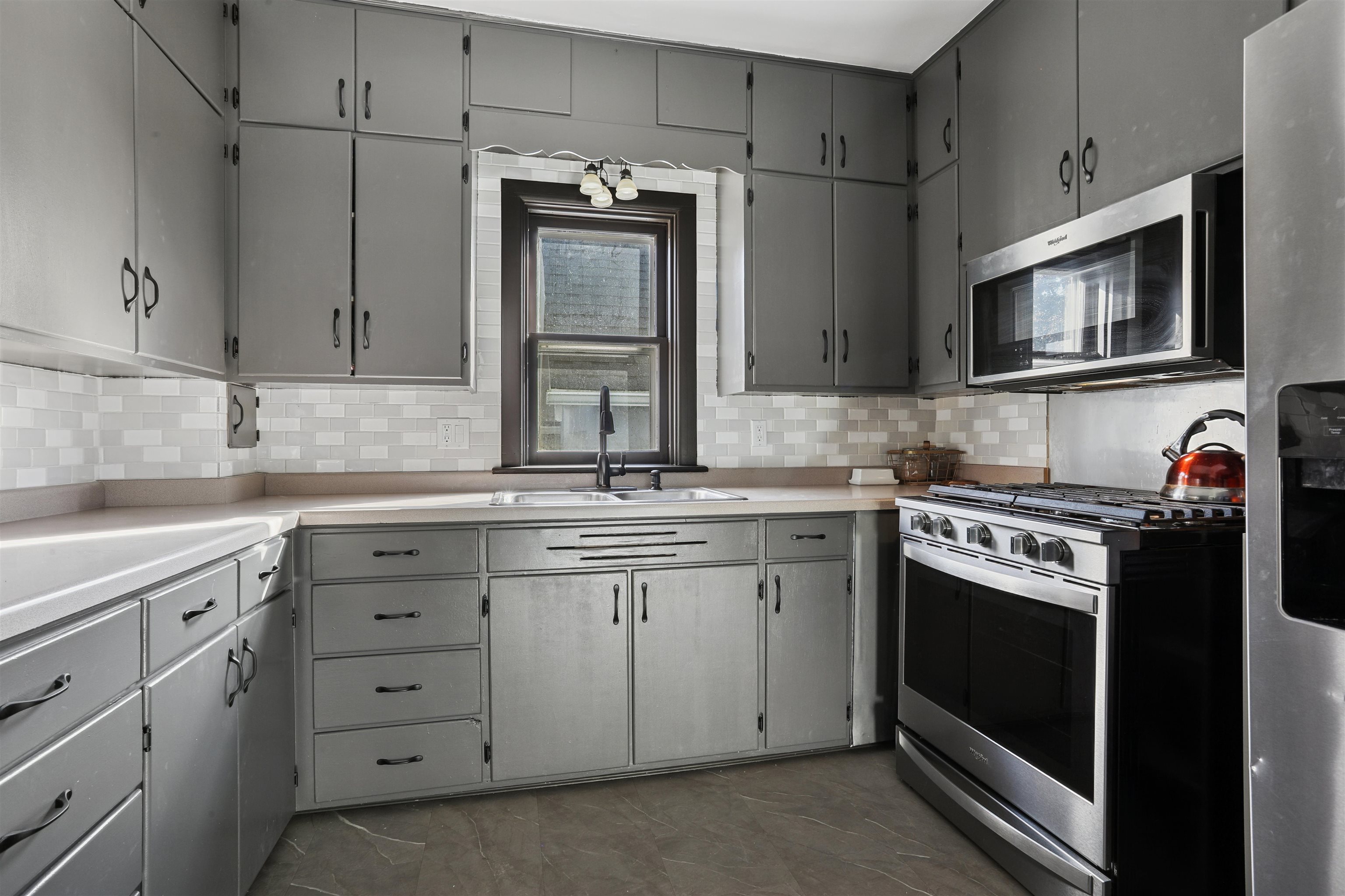 2708 School Street Two Rivers, WI 54241 - Photo 8 of 20