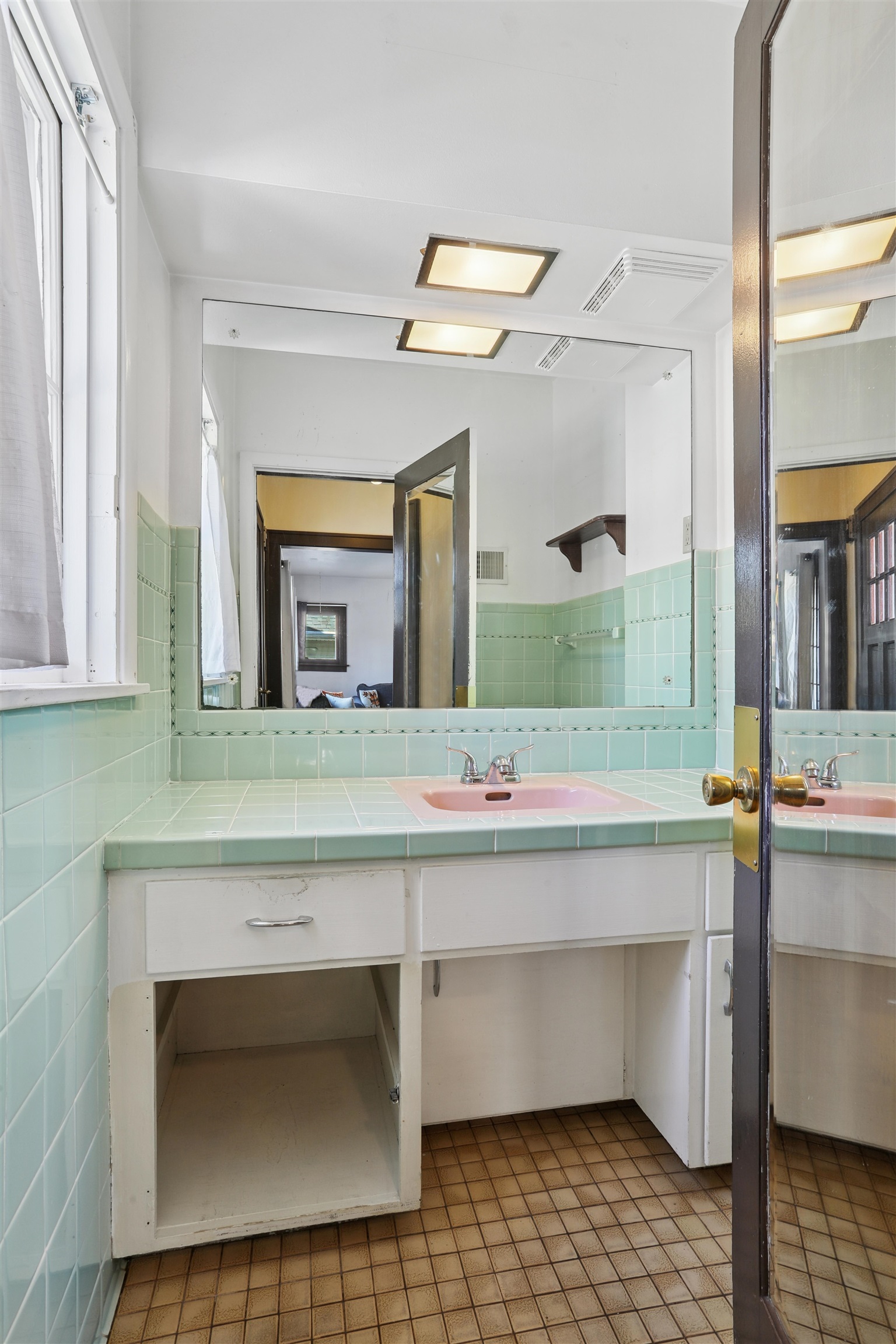 2708 School Street Two Rivers, WI 54241 - Photo 9 of 20