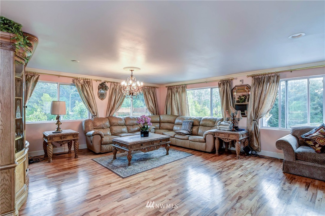 17434 128th Avenue Southeast Renton, WA 98058 - Photo 3 of 22 Gallery Image 3
