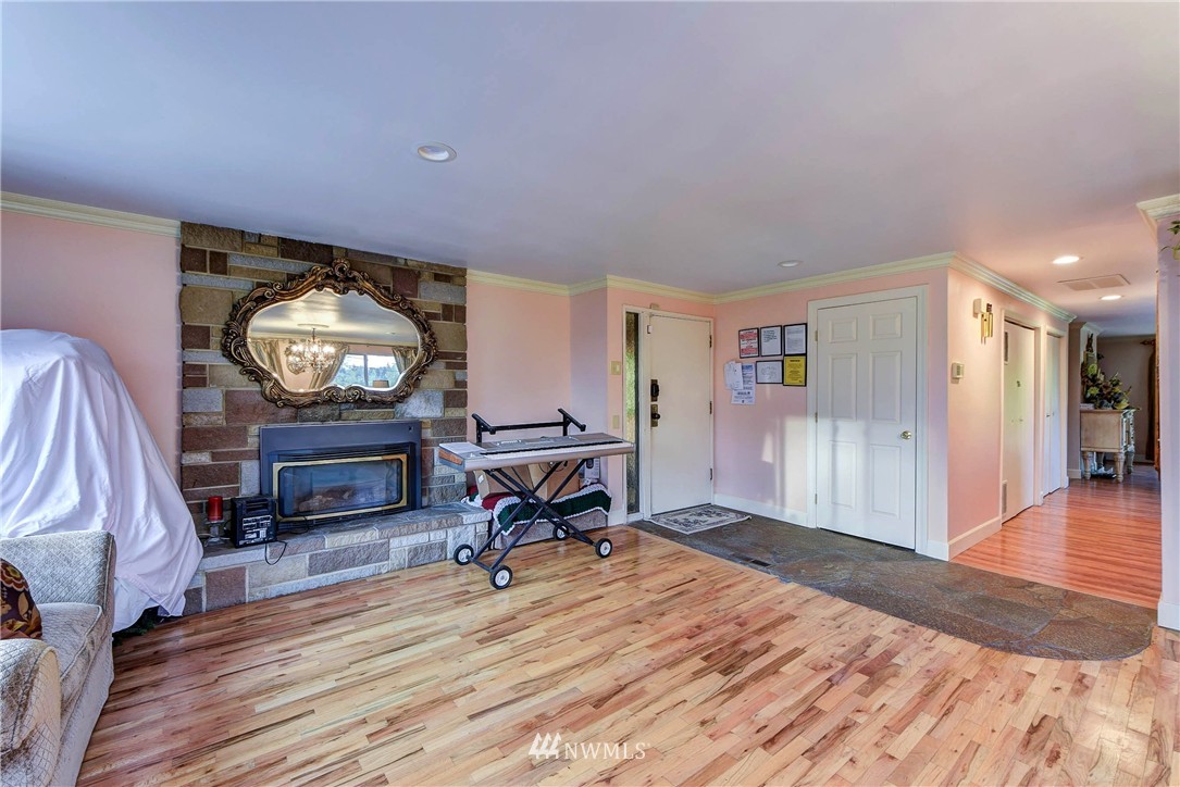 17434 128th Avenue Southeast Renton, WA 98058 - Photo 9 of 22 Gallery Image 9