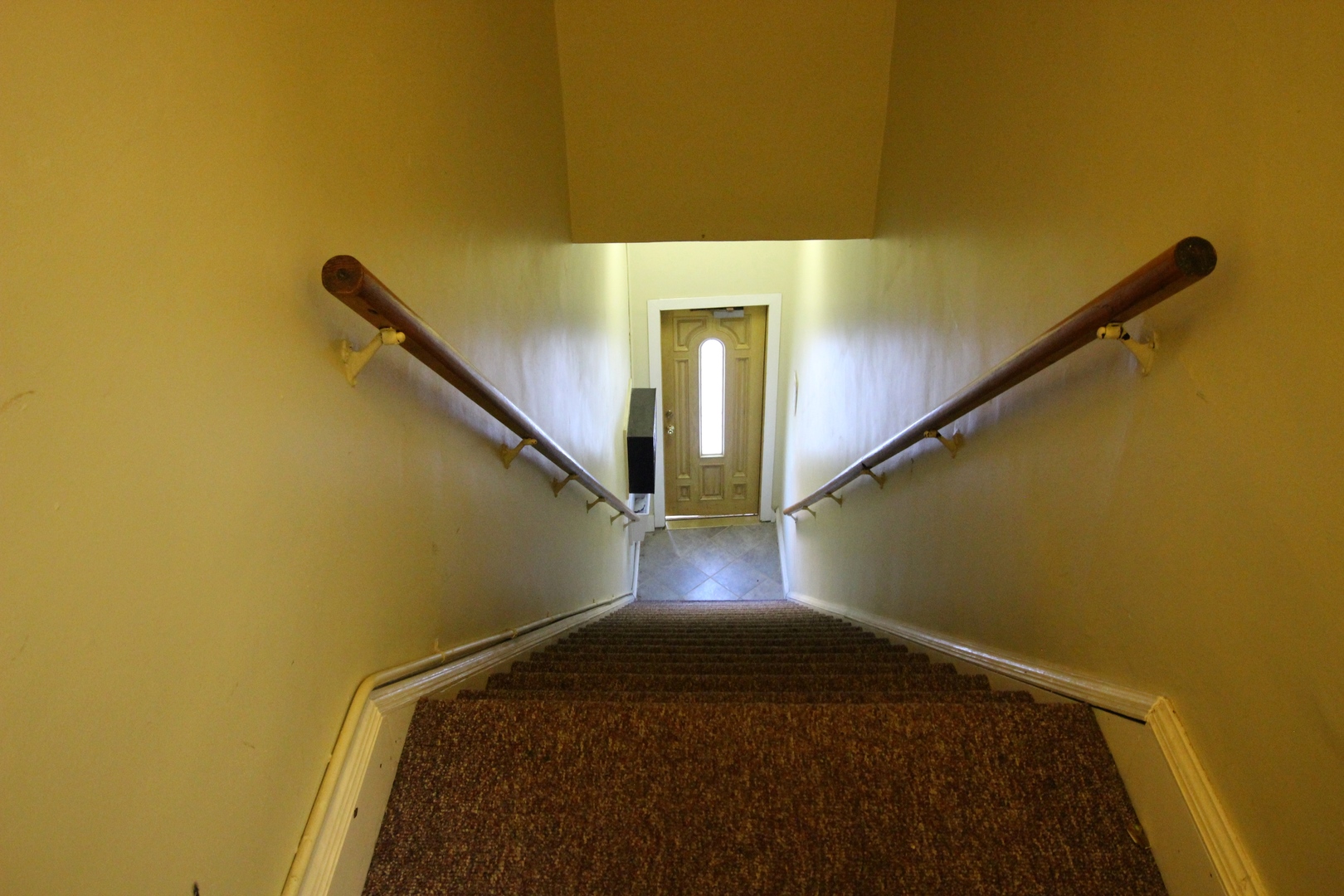 526 South York Street, Unit B Elmhurst, IL 60126 - Photo 2 of 15 a view of entryway