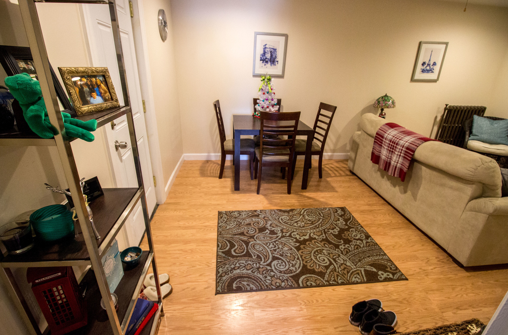 526 South York Street, Unit B Elmhurst, IL 60126 - Photo 7 of 15 a living room with furniture and a flat screen tv