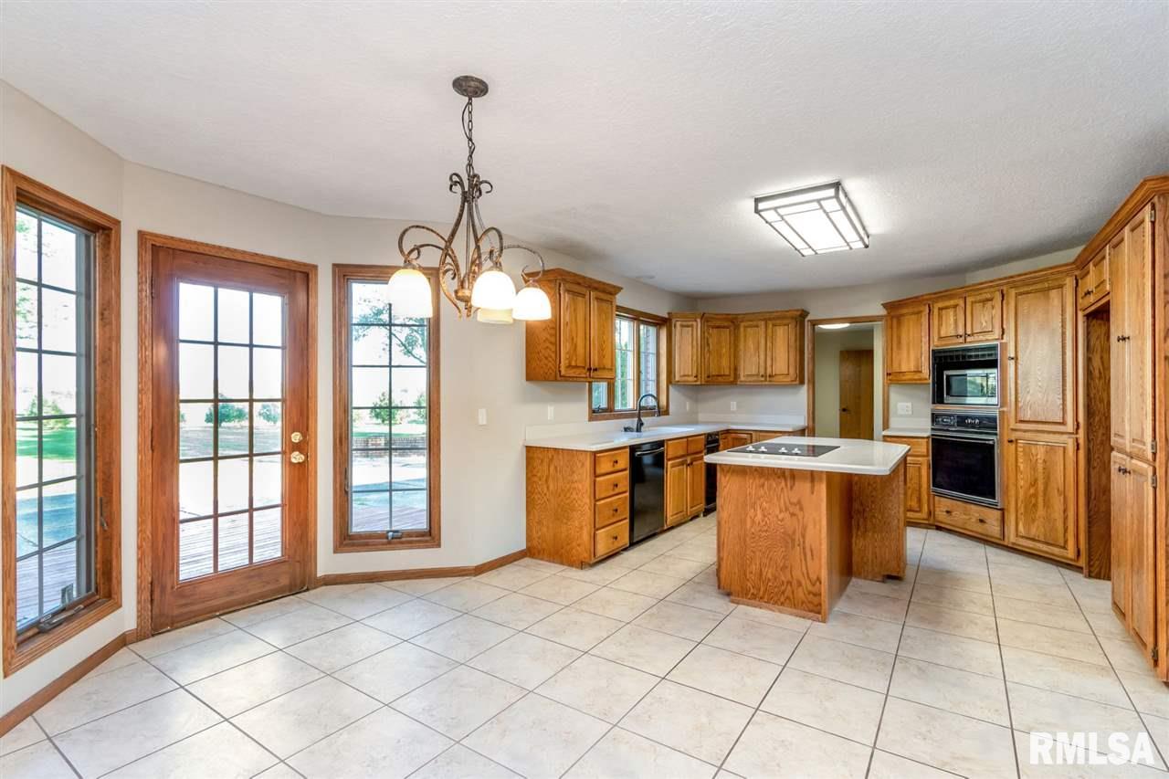 6630 James Road Bettendorf, IA 52722 - Photo 11 of 36 Gallery Image 11