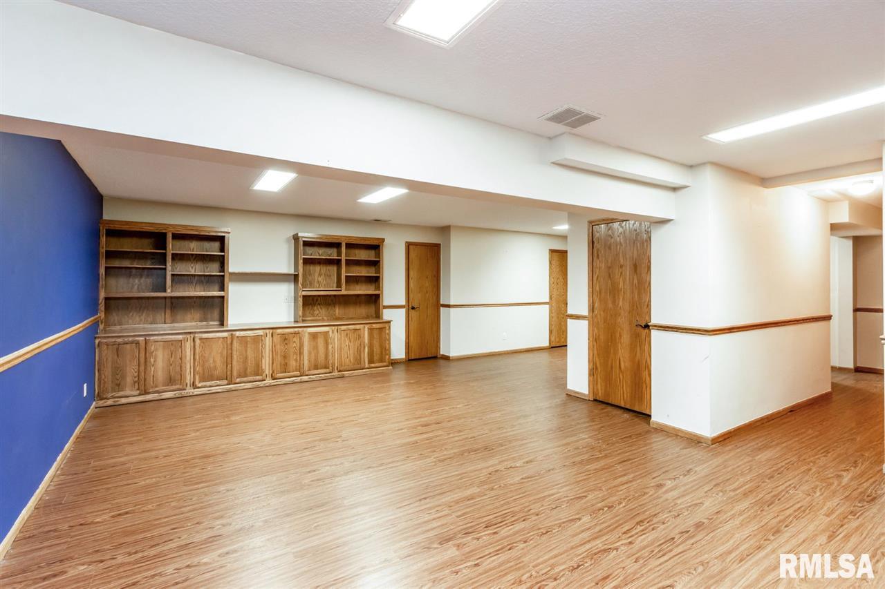 6630 James Road Bettendorf, IA 52722 - Photo 27 of 36 Gallery Image 27