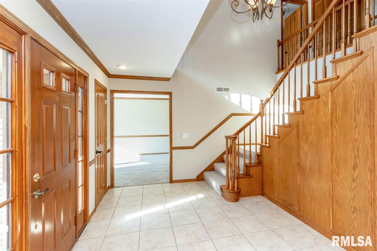 6630 James Road Bettendorf, IA 52722 - Photo 4 of 36 Gallery Image 4
