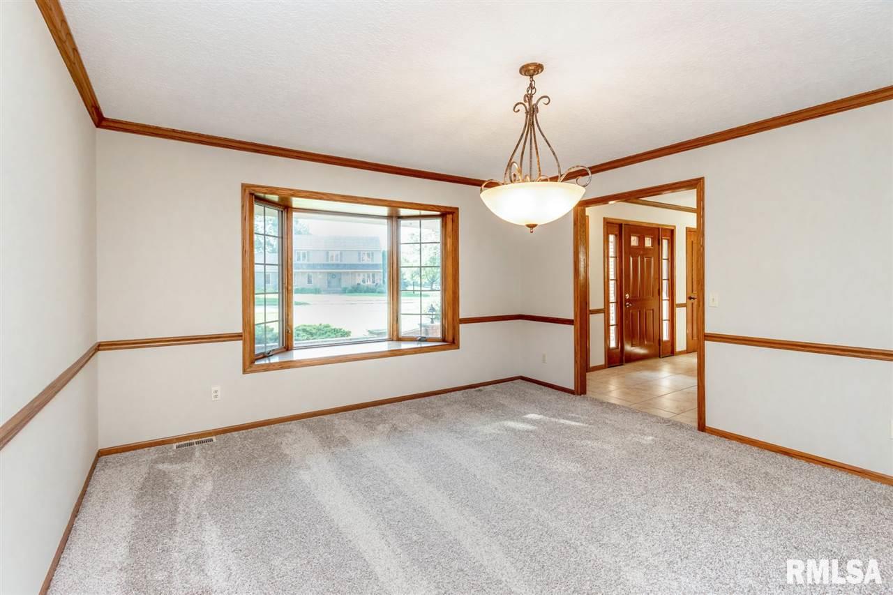 6630 James Road Bettendorf, IA 52722 - Photo 7 of 36 Gallery Image 7