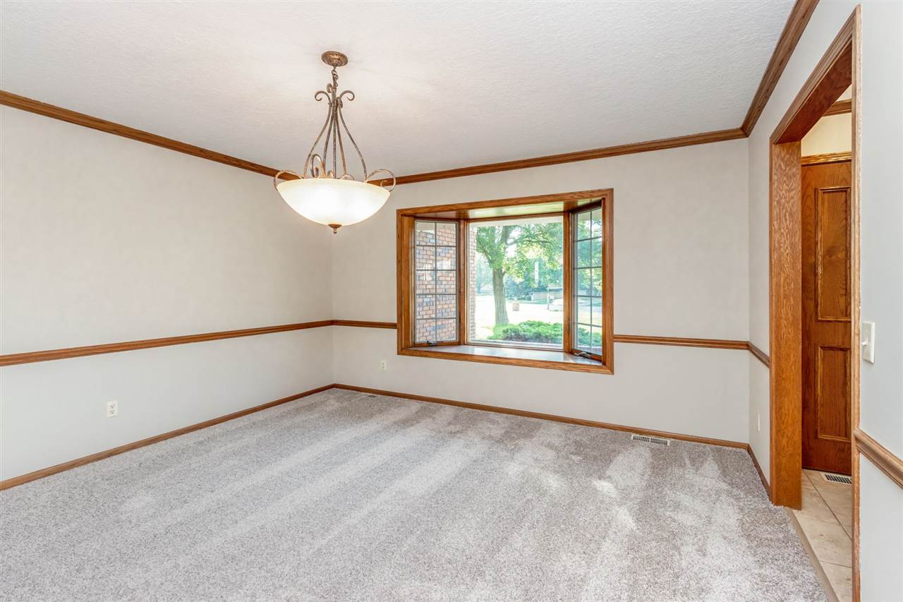 6630 James Road Bettendorf, IA 52722 - Photo 8 of 36 Gallery Image 8