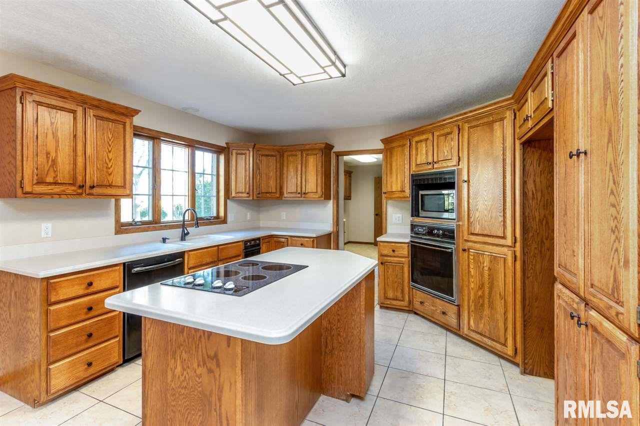 6630 James Road Bettendorf, IA 52722 - Photo 9 of 36 Gallery Image 9