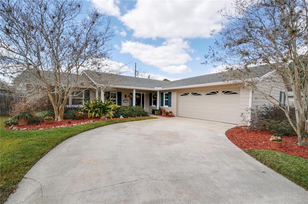 Move in ready 3/2 with tons of upgrades and optional HOA.
