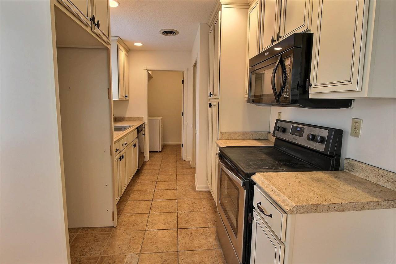 338 Rutledge Street Collierville, TN 38017 - Photo 7 of 19 Another view of kitchen from breakfast area looking into the laundry room