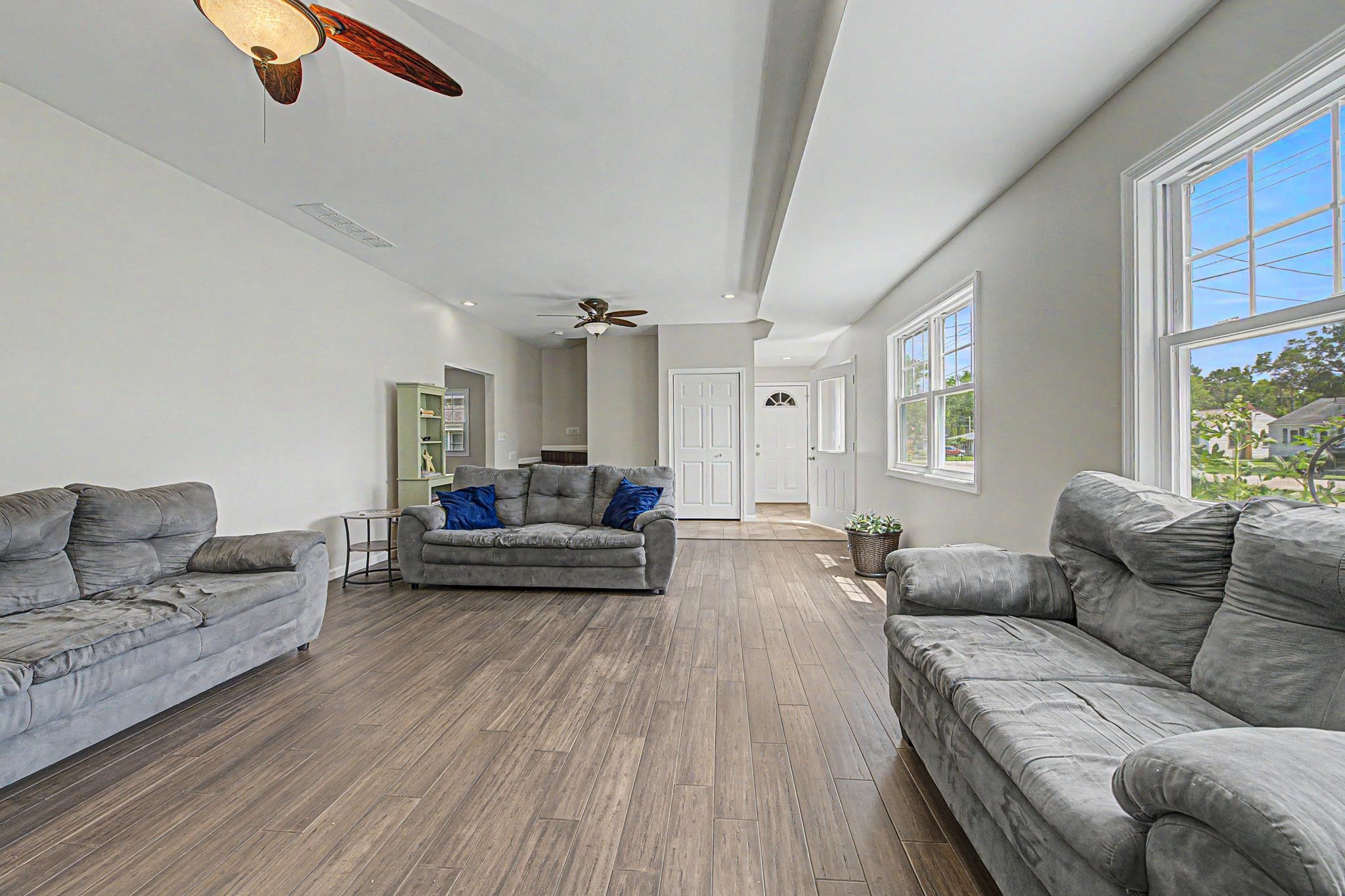 2128 Lancaster Heights Road Freeport, IL 61032 - Photo 4 of 32