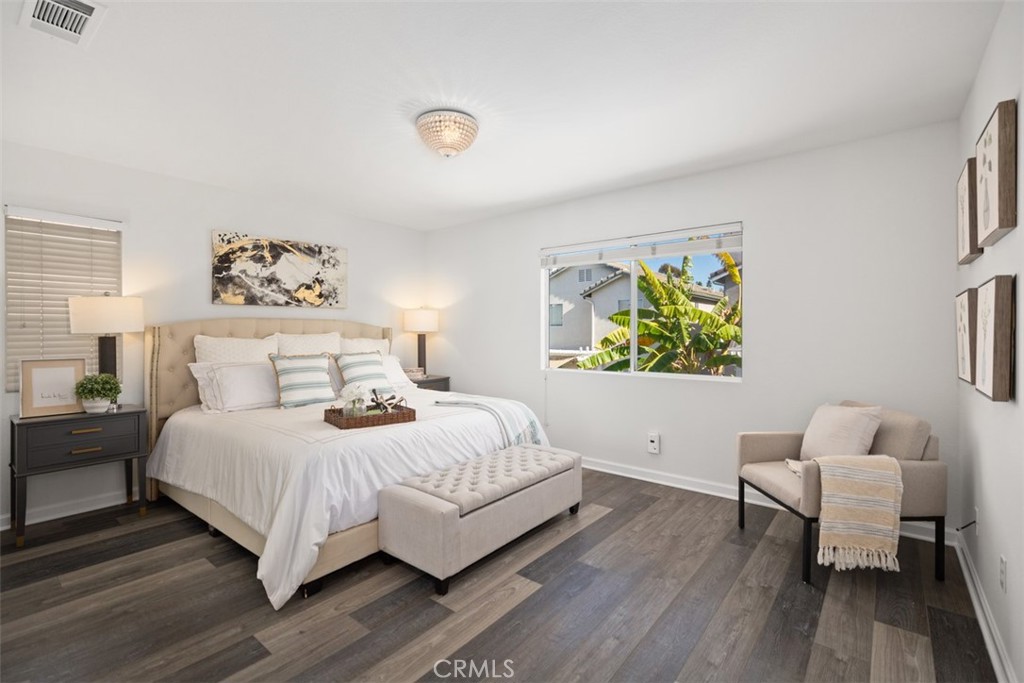 39 Ohio Irvine, CA 92606 - Photo 27 of 46 a bedroom with a bed and a painting on the wall